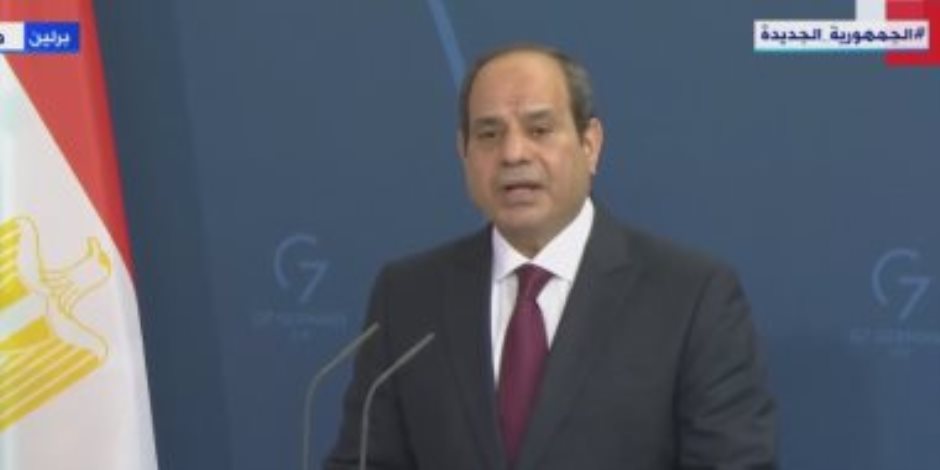 أعلام وهتافات وطنية.. المصريون فى ألمانيا يستقبلون الرئيس السيسى.. "فيديو"