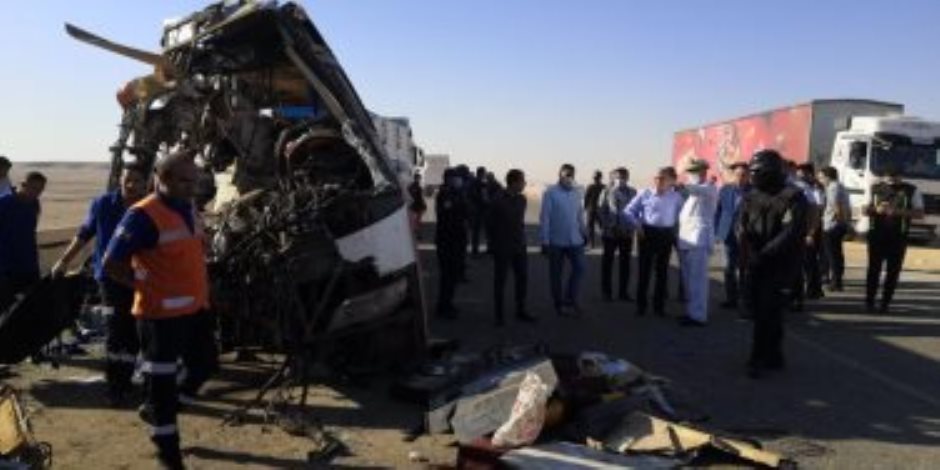 الصور الأولى لحادث وفاة 22 وإصابة 33 بتصادم أتوبيس ومقطورة في المنيا