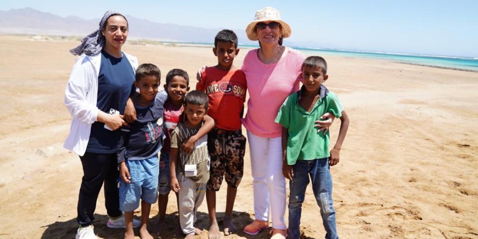 وزيرة البيئة تلتقى مجموعة من الأطفال وممثلى المجتمعات المحلية بمحمية نبق بجنوب سيناء 