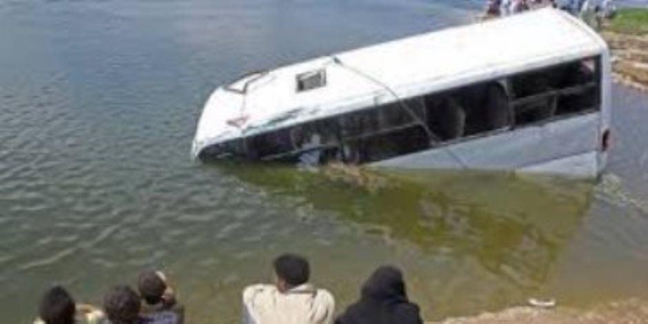 مصرع 24 شخصا إثر سقوط حافلة فى النهر بكينيا
