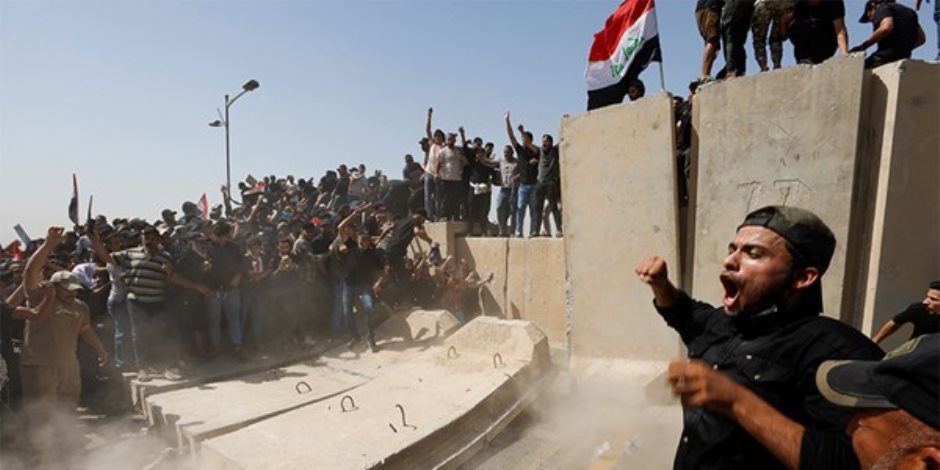 العراق: تجدد المظاهرات عند مداخل «المنطقة الخضراء» وتسجيل عدد من الإصابات 