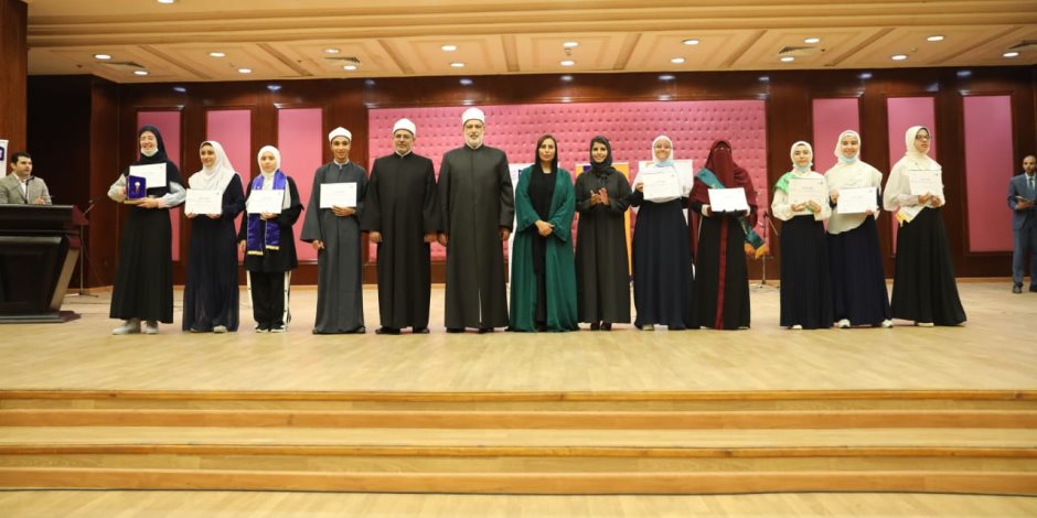طلاب يشاركون بالحفل الختامي لمسابقة تحدى القراءة وينافسون على المركز الأول طلاب يشاركون بالحفل الختامي لمسابقة تحدى القراءة وينافسون على المركز الأول