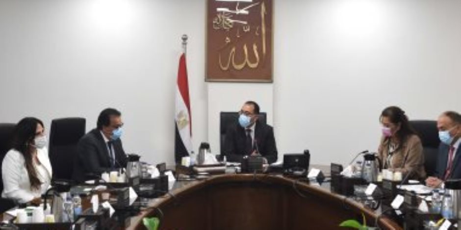 رئيس الوزراء يتابع تنفيذ المشروع القومى لتنمية الأسرة المصرية