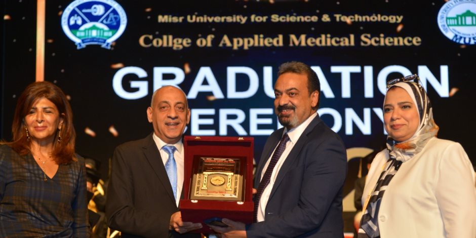  بالصور.. جامعة مصر للعلوم والتكنولوجيا تحتفل بتخرج دفعة جديدة من كلية "العلوم الصحية التطبيقية" وكلية "التمريض"