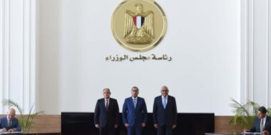 رئيس الوزراء يشهد اتفاقا بين "هيئة الاستثمار" وشركة "ستيلانتس" لصناعة السيارات رئيس الوزراء يشهد اتفاقا بين "هيئة الاستثمار" وشركة "ستيلانتس" لصناعة السيارات