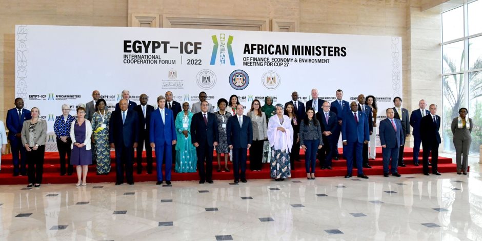 الرئيس السيسى يلتقى رئيس البنك الأوروبى لإعادة الإعمار والتنمية.. صور