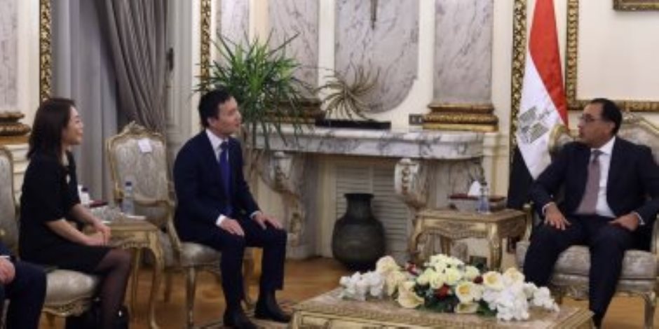 رئيس الوزراء يلتقي وفد "OPPO" الصينية لاستعراض خطط الشركة للاستثمار فى مصر