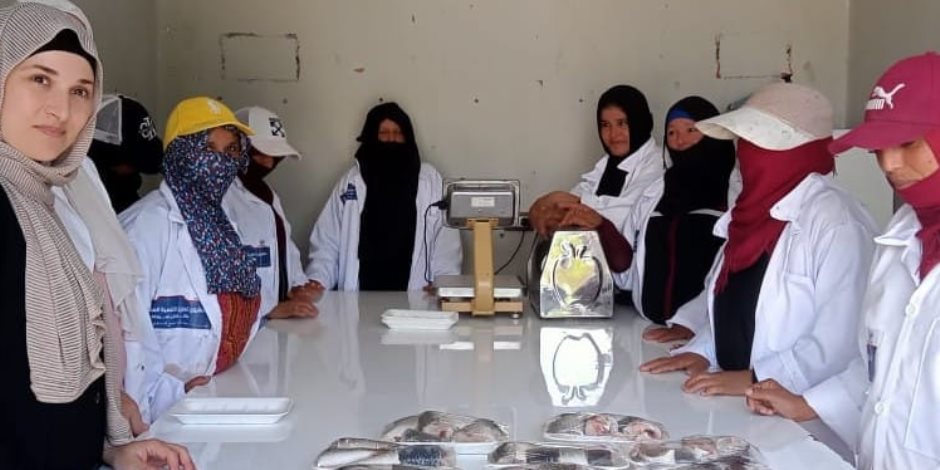 ضمنن مشروع تعزيز التنمية المستدامة.. ورشة لتدريب 20 سيدة على  تعبئة وتغليف الأسماك البحرية بشمال سيناء (صور)