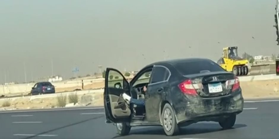 ضبط أحد الأشخاص لقيادة سيارة برعونة بأحد المحاور المرورية بالقاهرة