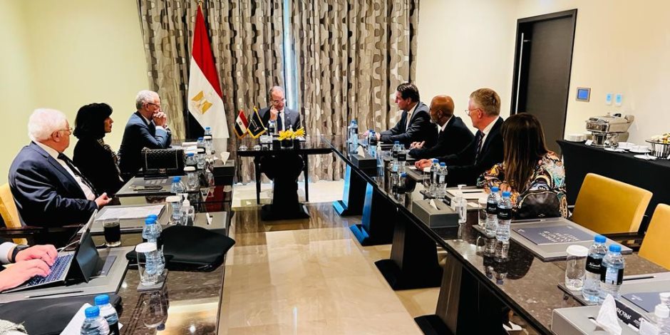  وزير الاتصالات يلتقي مسئولي شركة لينوفو العالمية لبحث فرص الاستثمار في مصر 