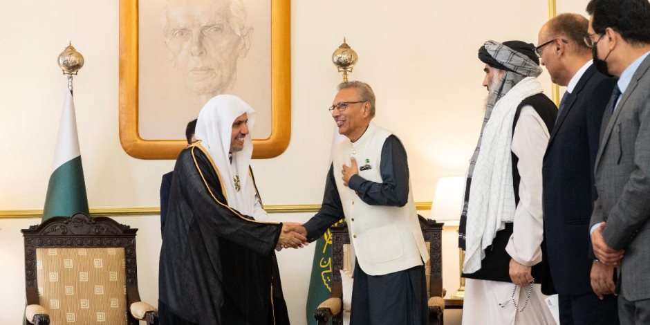 الرئيس الباكستاني يقلِّد أمين رابطة العالم الإسلامي وسام "هلال باكستان"