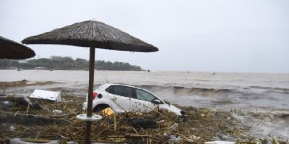 مصرع شخصين على الأقل إثر فيضانات غير مسبوقة بجزيرة كريت فى اليونان