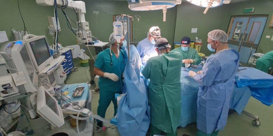 وفد طبي مصري يصل غزة لإجراء عمليات جراحية كبرى تنفيذا لتوجيهات الرئيس السيسي