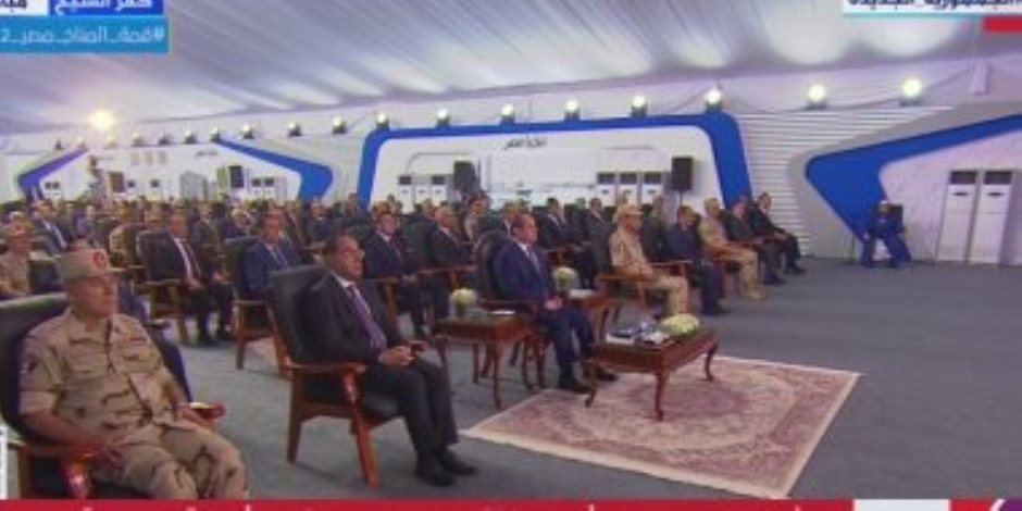 الرئيس السيسي يشاهد فيلما تسجيليا بعنوان: "رمال من ذهب"