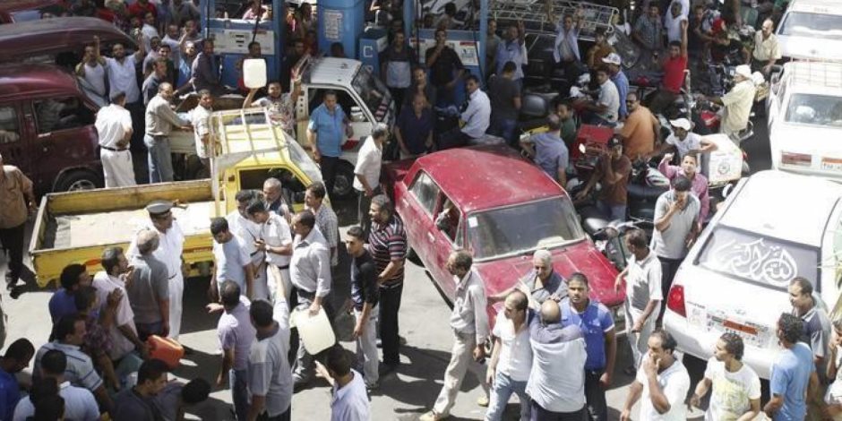 حتى لا ننسى.. انهيار الاقتصاد وضياع حقوق العمال في عهد الإخوان بالحقائق والأرقام (فيديو)