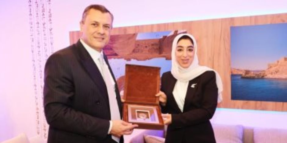 وزير السياحة يلتقى نظيرته البحرينية خلال مشاركته فى بورصة لندن الدولية
