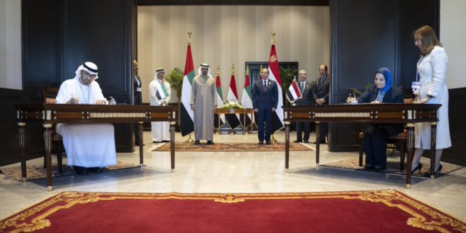 محمد بن زايد: شهدت والرئيس السيسي توقيع اتفاقية لإنشاء أكبر مشاريع طاقة الرياح في مصر محمد بن زايد: شهدت والرئيس السيسي توقيع اتفاقية لإنشاء أكبر مشاريع طاقة الرياح في مصر