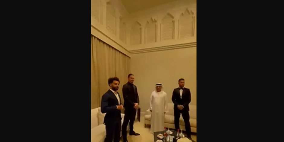 محمد صلاح ينهي خلاف راموس ويصافحه قبل حفل جلوب سوكر 2022.. فيديو