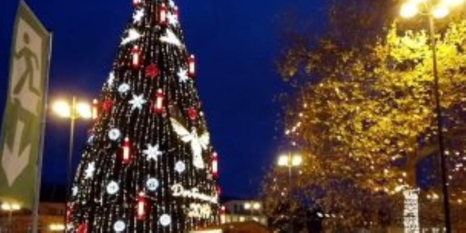  إضاءة شجرة عيد الميلاد للعام الجديد 4 ساعات فقط بألمانيا لتوفير الكهرباء 