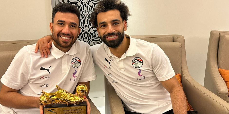 «بعد فوز الفراعنة».. محمد صلاح يهدي جائزة أفضل لاعب في ودية مصر وبلجيكا لـ«تريزيجيه» «بعد فوز الفراعنة».. محمد صلاح يهدي جائزة أفضل لاعب في ودية مصر وبلجيكا لـ«تريزيجيه»