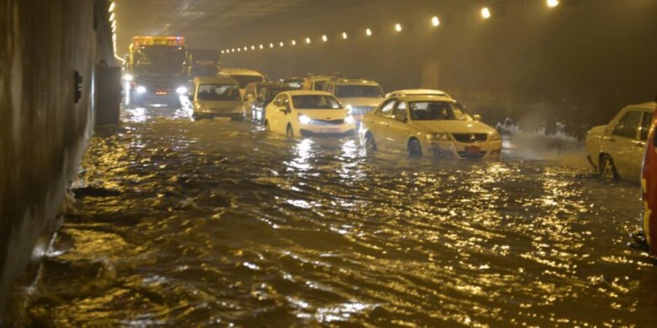 السيول تغرق منازل وتغلق شوارع رئيسية بلبنان
