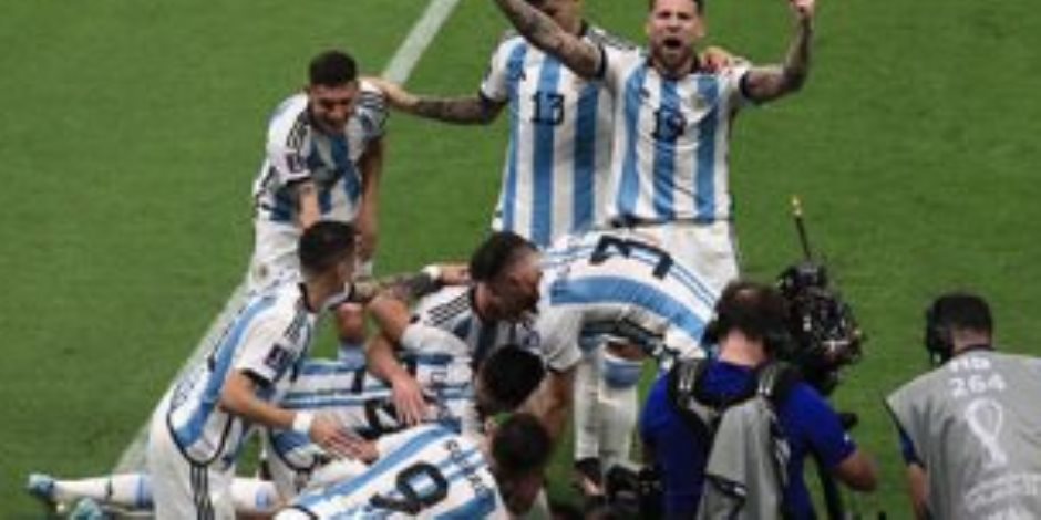 على أنغام التانجو.. الأرجنتين تتوج بكأس العالم 2022 بعد الفوز على فرنسا بركلات الترجيح.. فيديو