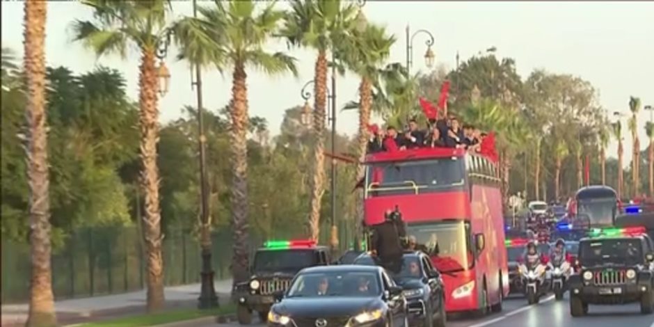 وصول منتخب المغرب القصر الملكي بعد طواف الحافلة شوارع الرباط.. صور