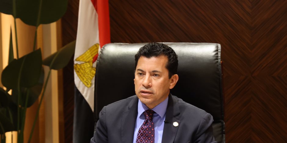 وزير الرياضة يستعرض نتائج وتكليفات قادرون باختلاف مع الوزارء العرب (صور