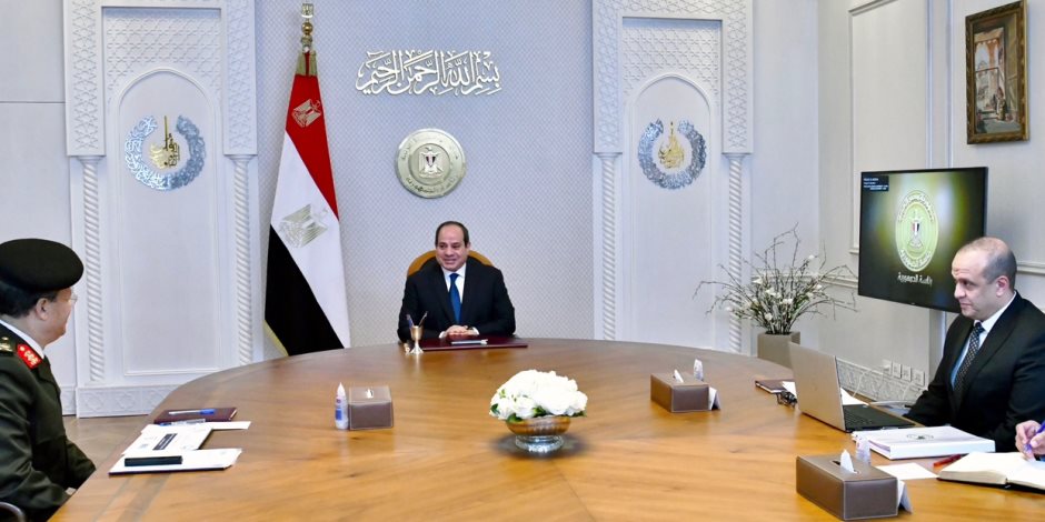 السيسي يوجه بتعزيز جهود توطين الصناعة ونقل التكنولوجيا التطبيقية في مجال البصريات السيسي يوجه بتعزيز جهود توطين الصناعة ونقل التكنولوجيا التطبيقية في مجال البصريات