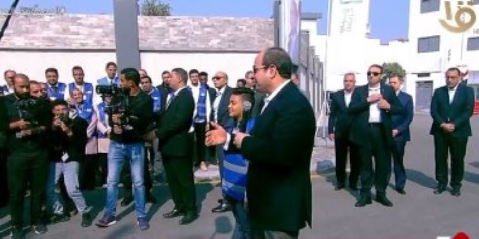 شاهد جولة الرئيس السيسى التفقدية بقرية "أم دومة" فى محافظة سوهاج