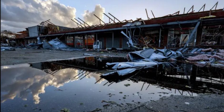 وكالات: مصرع أكثر من 7 أشخاص في عواصف وأعاصير ضربت الجنوب الأمريكي