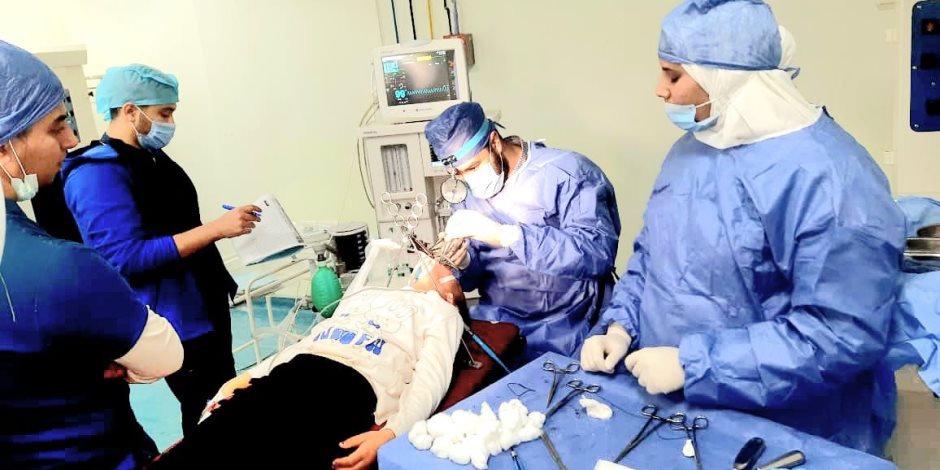 74 عملية جراحية في ثالث أيامها.. قافلة الأزهر في سوهاج تضمد جراح المرضى