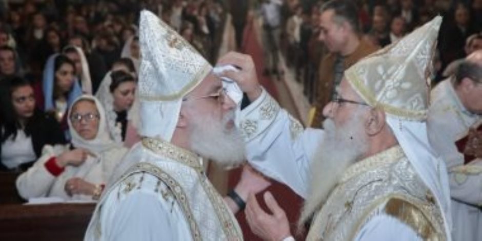 كنائس الإسكندرية تصلى قداس عيد الغطاس المجيد وتبدأ" باللقان".. صور