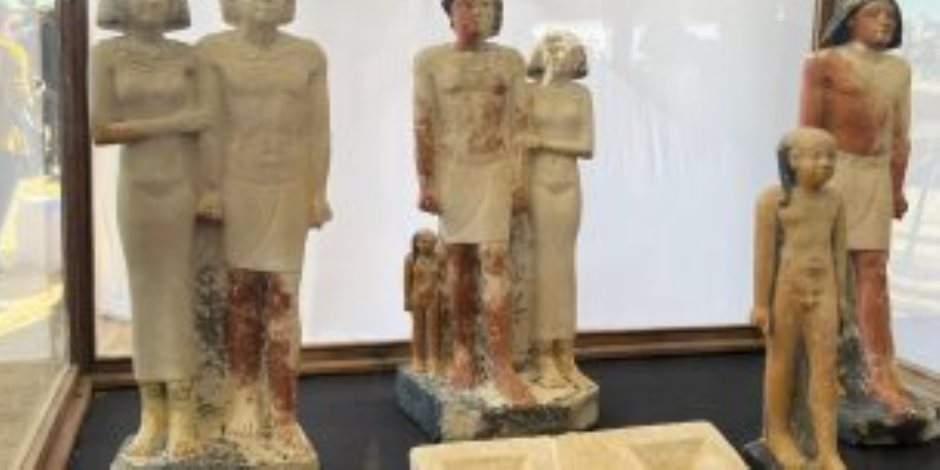 زاهي حواس: كشفنا عن مقبرة ميسي وتماثيل نادرة و3 مقابر أخرى بمنطقة سقارة