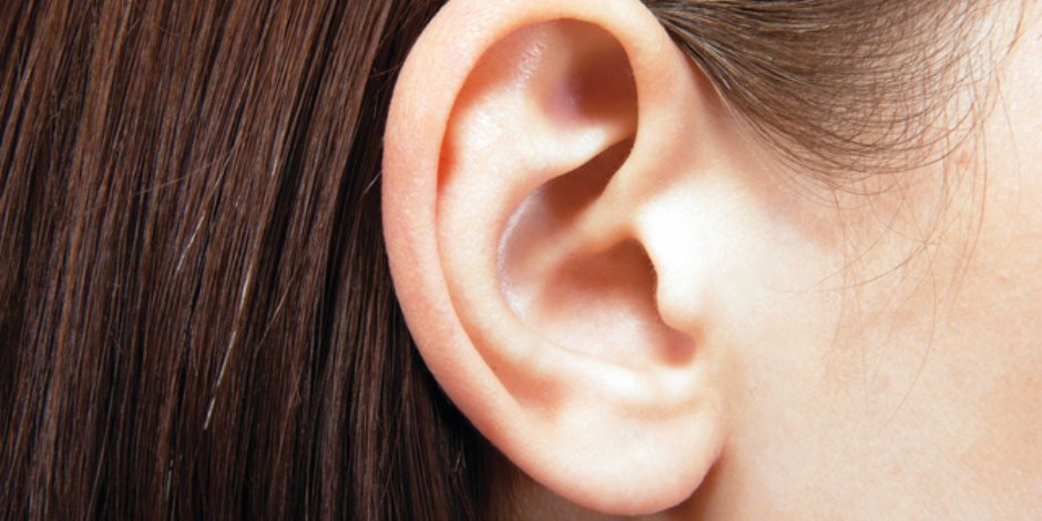 باحثون: شمع الأذن قد يؤثر في السمع