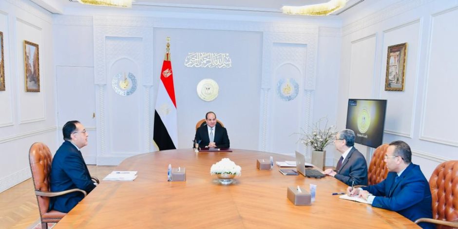 الرئيس السيسي يجتمع مع الدكتور مصطفى مدبولى ووزير الكهرباء