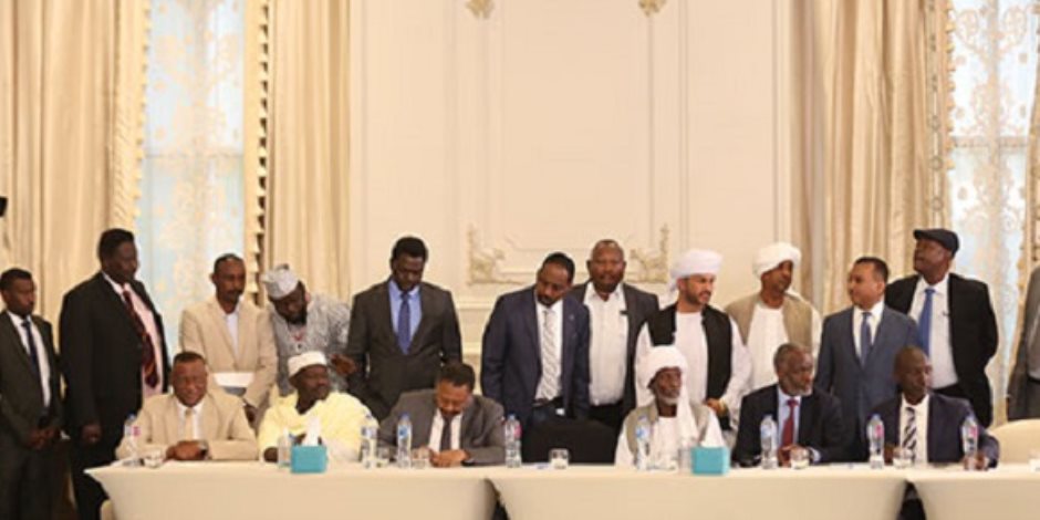 الحوار «السوداني السوداني» يخترق الخلافات وينجح في رسم خارطة طريق متفق عليها