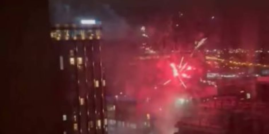 بالألعاب النارية.. جماهير ليفربول تهاجم فندق إقامة ريال مدريد فجرا.. فيديو
