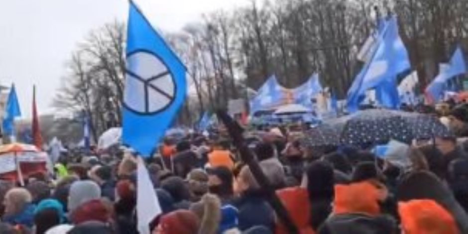 تظاهرات فى برلين وباريس تطالب بالتفاوض مع موسكو لإنهاء النزاع الأوكرانى