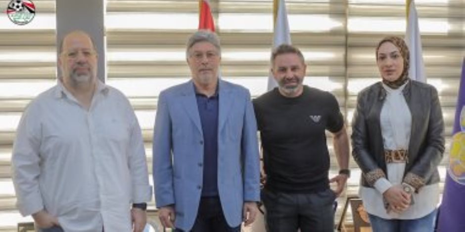 رسميا.. اتحاد الكرة يتعاقد مع البرتغالي فيتور بيريرا لرئاسة لجنة الحكام