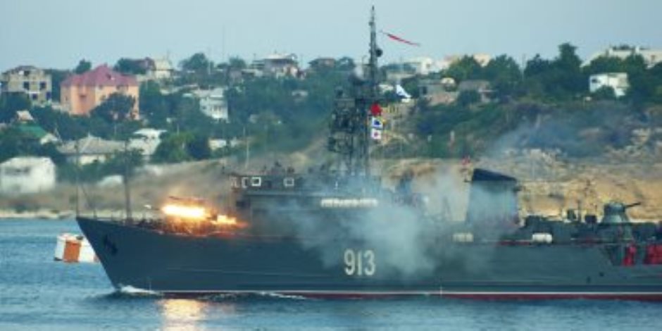 أوكرانيا: 6 سفن حربية روسية تتواجد فى بحر آزوف والبحر الأسود