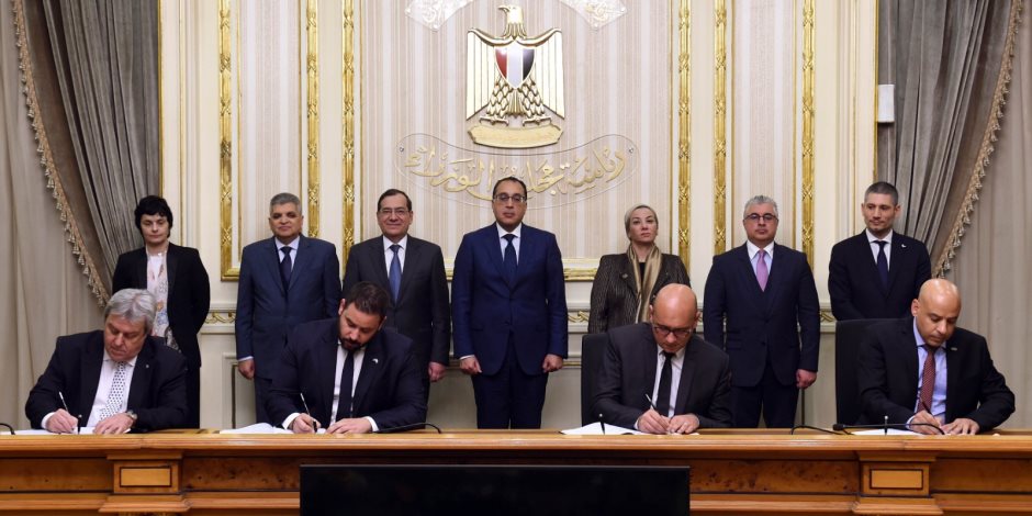 رئيس الوزراء يشهد توقيع اتفاقية المساهمين بين قناة السويس وشركات "V" اليونانية