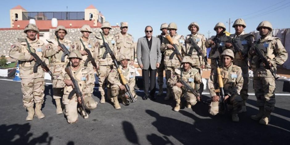 الرئيس السيسي: فخور بتواجدي مع مقاتلي القوات المسلحة شرق القناة