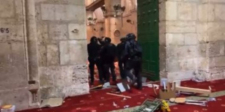 الهلال الأحمر فى القدس: إصابة 6 مقدسيين فى اقتحام الاحتلال للمسجد الأقصى