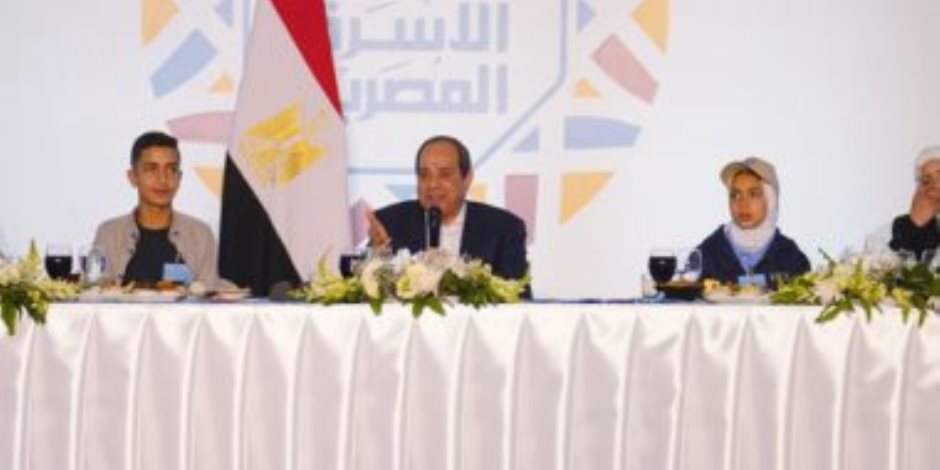المصري الديمقراطي: إفطار الأسرة المصرية بالأسمرات قناة تواصل مهمة الرئيس السيسى والمصريين