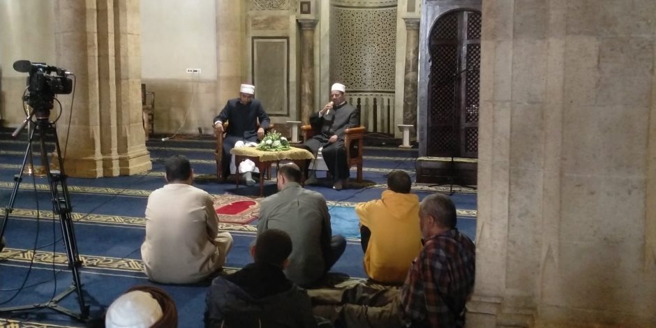 ملتقى الظهر بالجامع الأزهر: الاعتكاف حماية للقلب من الشهوات 