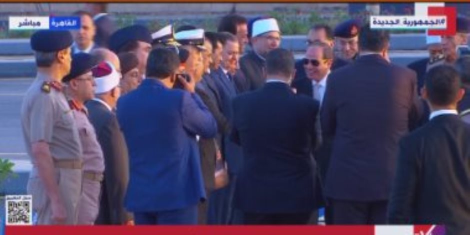 لأداء صلاة عيد الفطر.. الرئيس السيسي يصل مسجد المشير طنطاوي