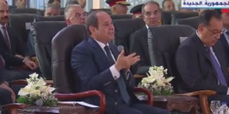 الرئيس السيسى للمصريين: طول ما إحنا على قلب رجل واحد ما حدش هيقدر علينا