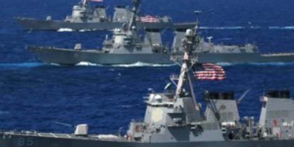 البحرية الأمريكية: ملتزمون بحماية حقوق الملاحة في مضيق هرمز وحوله
