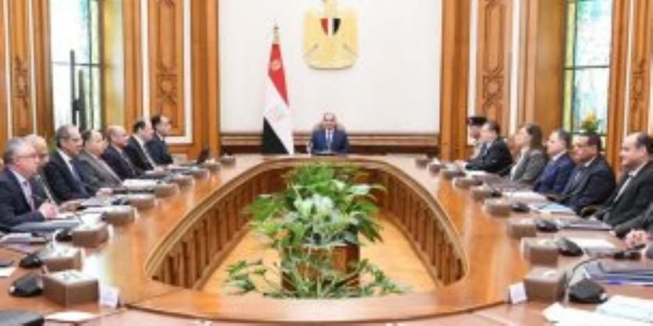 دفعة قوية للاستثمار بـ22 قرارا رئاسيا.. الرئيس السيسى يوجه الحكومة بالعمل على سرعة تنفيذ قرارات المجلس الأعلى للاستثمار دفعة قوية للاستثمار بـ22 قرارا رئاسيا.. الرئيس السيسى يوجه الحكومة بالعمل على سرعة تنفيذ قرارات المجلس الأعلى للاستثمار